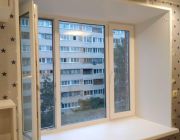 Пластиковое окно в комнате